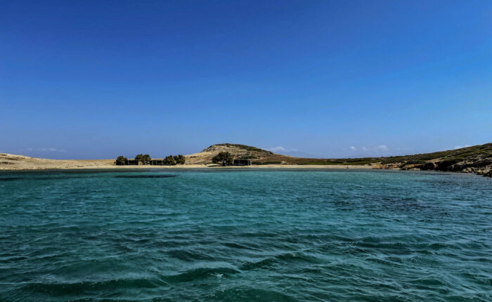 la petite île de Pharos - sailing cyclades