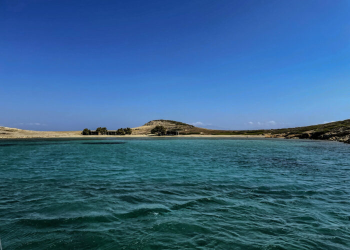 la petite île de Pharos - sailing cyclades