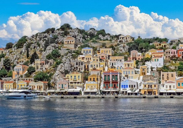 Île de Symi das le Dodécanèse pendant une escale
