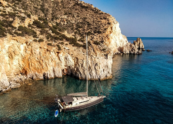 Mouillage tout seul à Polyagos - sailing cyclades