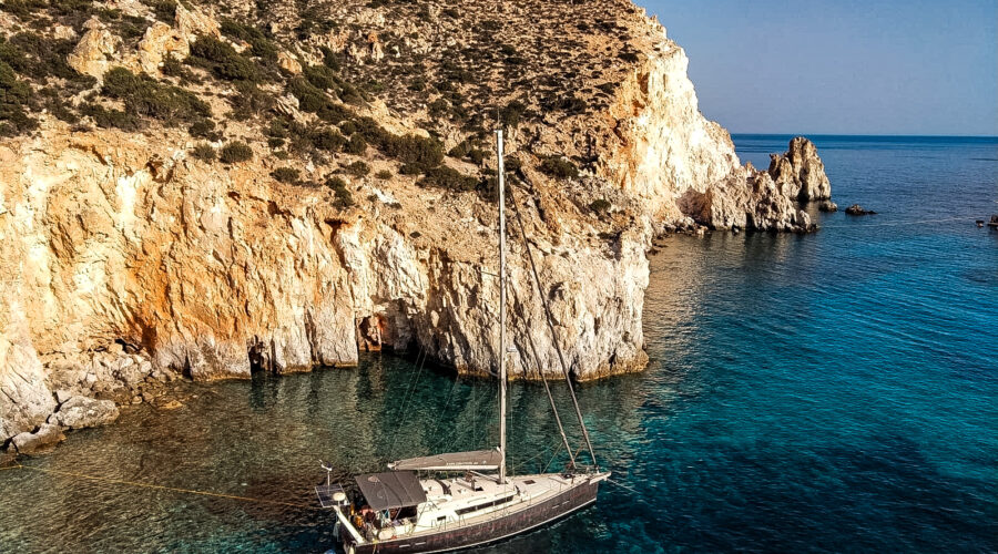 Mouillage tout seul à Polyagos - sailing cyclades